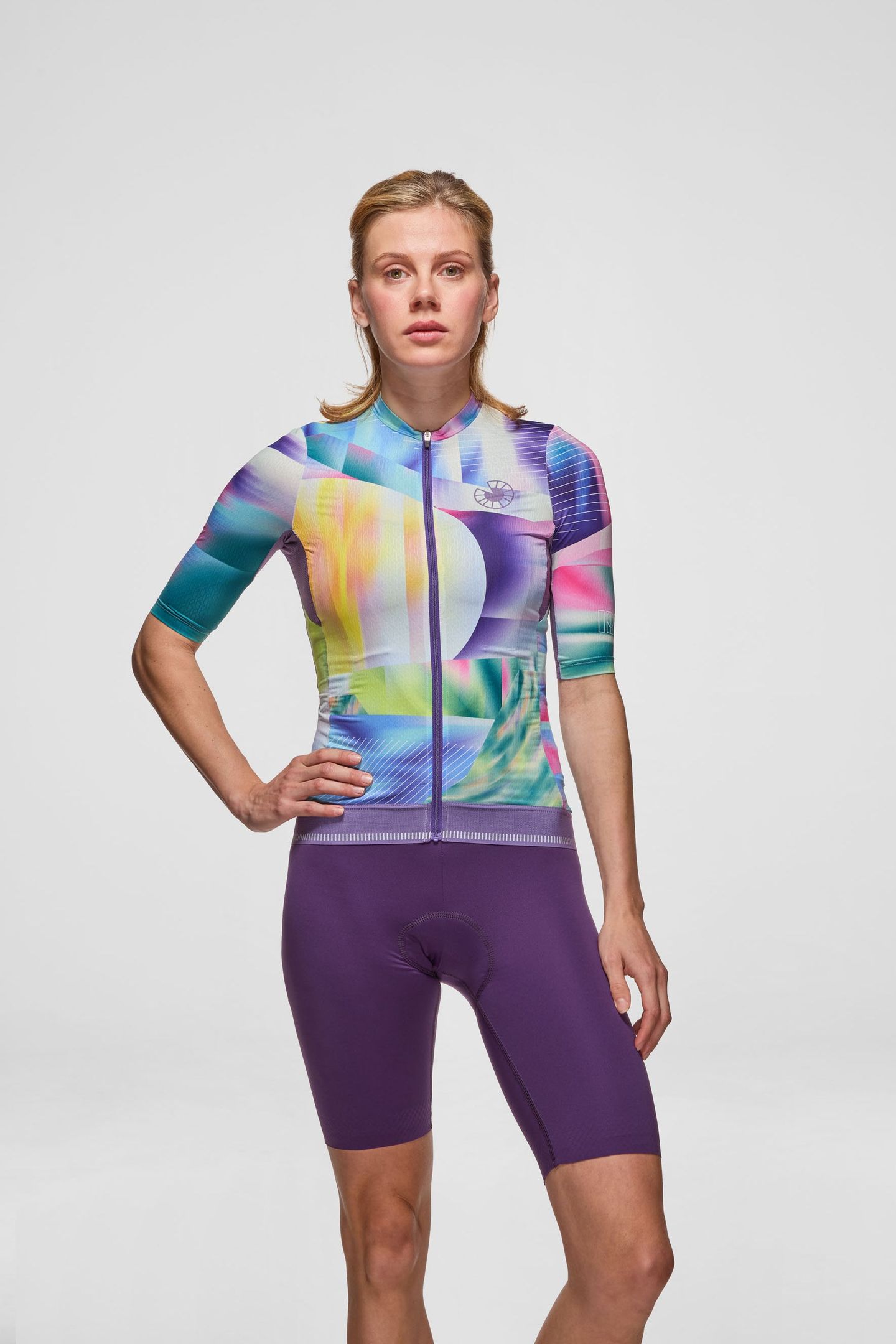 Model is wearing a size XS jersey